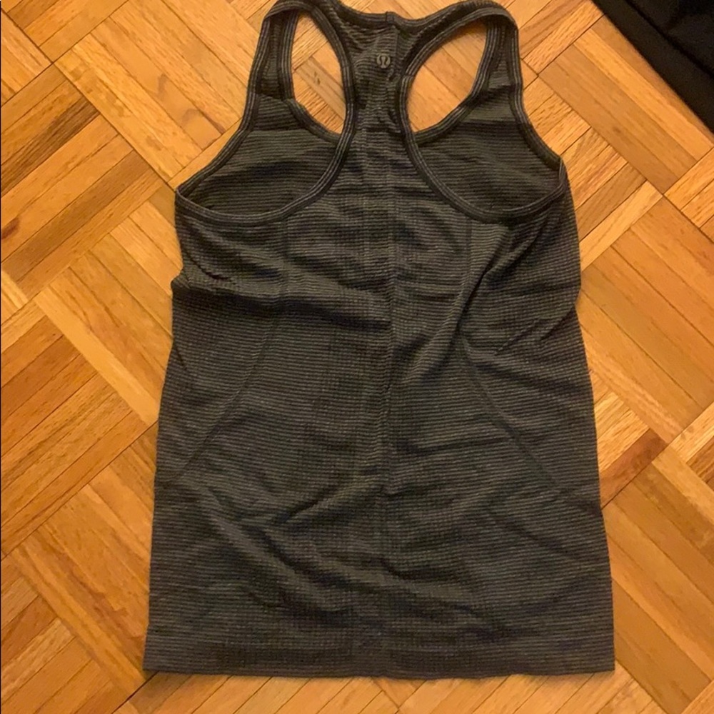 Lululemon workout tank - size 6